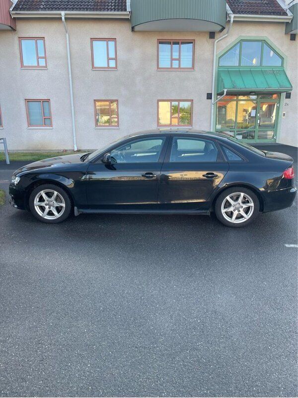 Svart Begagnad 2009 Audi A4 Sedan | 70 000 kr (Marknadspris) - Bild 1/4