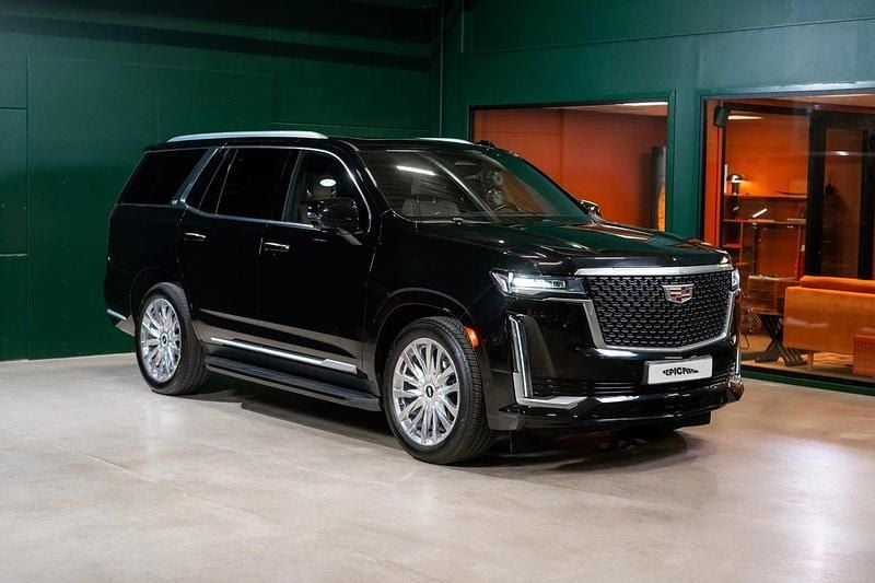 Svart Begagnad 2022 Cadillac Escalade SUV | 1 099 900 kr (Marknadspris) - Bild 1/4