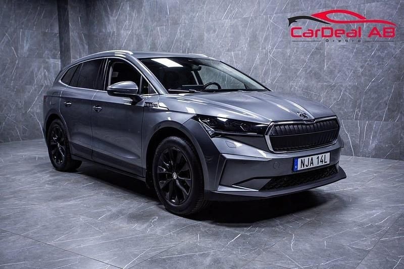 Grå Begagnad 2022 Skoda Enyaq iV SUV | 304 800 kr (Superpris) - Bild 1/4
