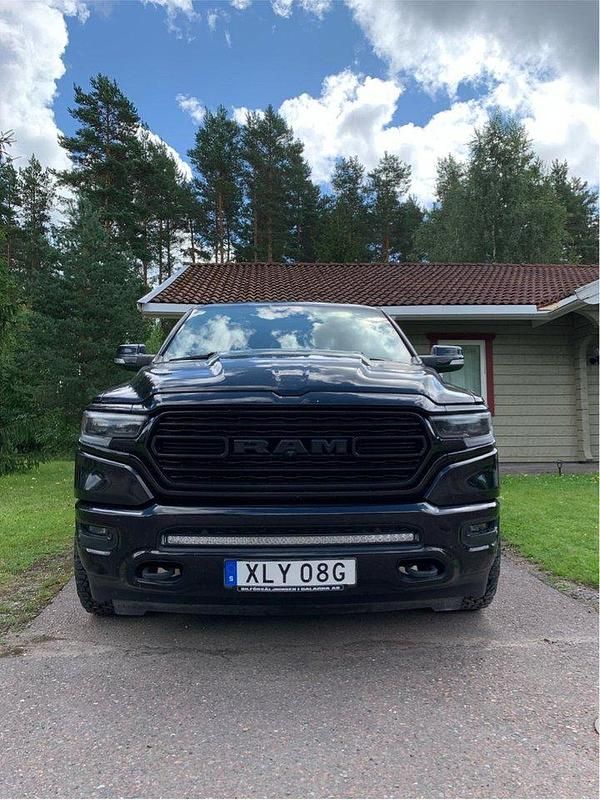 Svart Begagnad 2020 Dodge Ram Limited Pickup | 650 000 kr (Lite dyr) - Bild 1/4