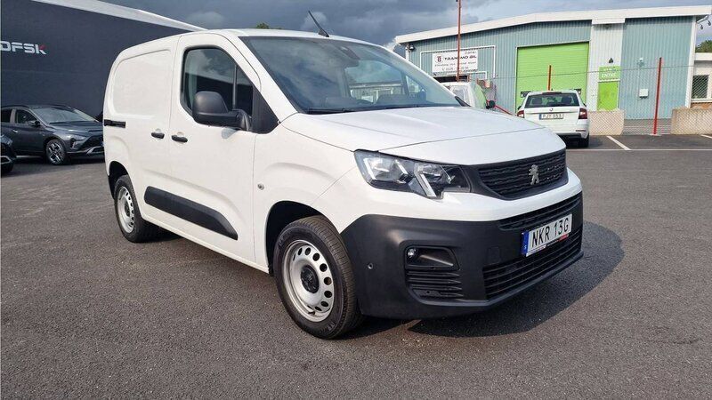 Vit Begagnad 2021 Peugeot Partner Minibuss | 139 000 kr (Bra pris) - Bild 1/4