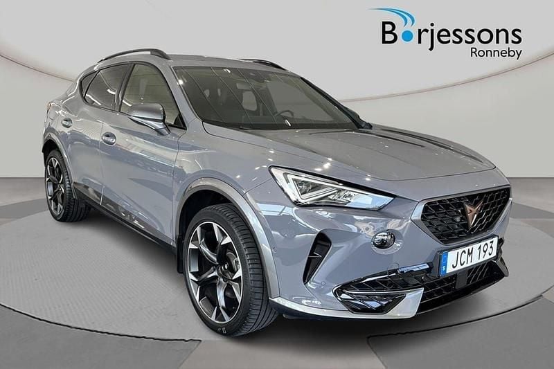 Ljusgrå (grå) Begagnad 2022 Cupra Formentor SUV | 269 000 kr (Marknadspris) - Bild 1/4