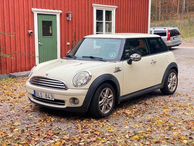 Begagnad Mini ONE 75 HK (55 kW) 2010 Benvit Halvkombi