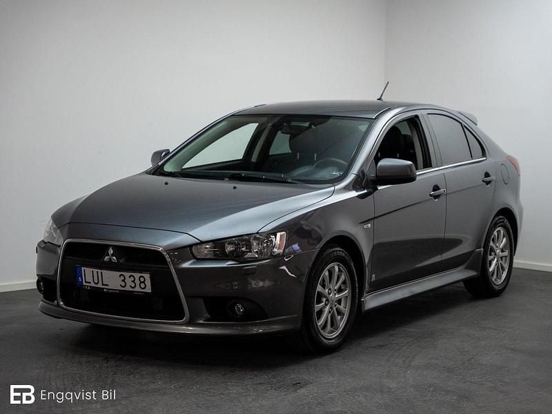 Grå Begagnad 2011 Mitsubishi Lancer Sportback Halvkombi | 74 800 kr (Dyr) - Bild 1/4