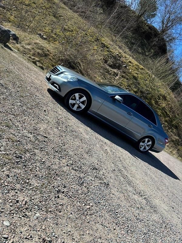 Begagnad 2010 Mercedes E250 Sedan | 79 500 kr (Bra pris) - Bild 1/4