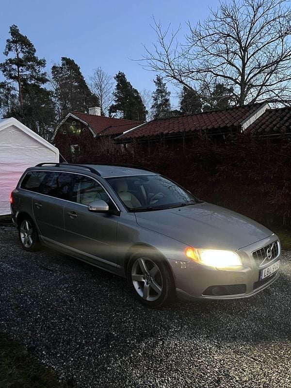 Brun i mycket fint skick Begagnad 2011 Volvo V70 Kombi | 61 000 kr (Superpris) - Bild 1/4