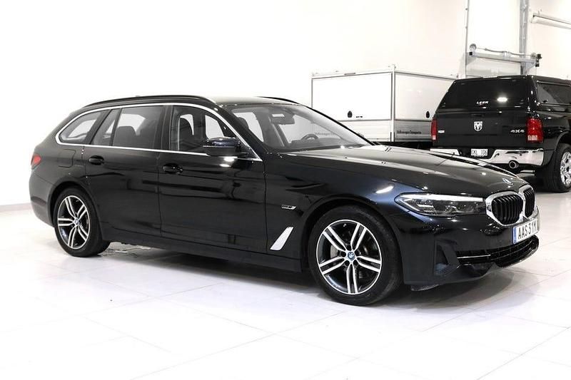 Begagnad BMW 530 292 HK (214 kW) 2022 Svart Kombi