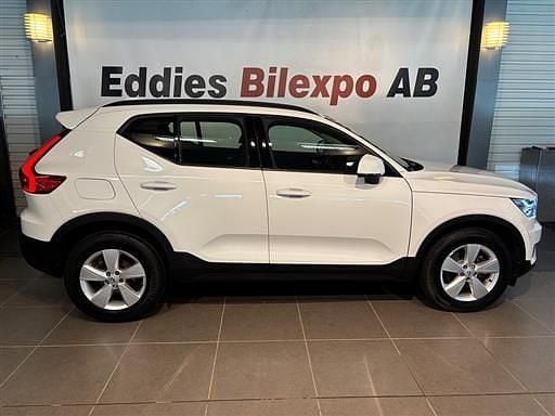 Begagnad Volvo XC40 Momentum 129 HK (94 kW) 2021 Vit SUV