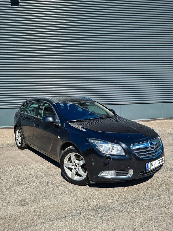 Svart Begagnad 2010 Opel Insignia Edition Kombi | 57 000 kr (Marknadspris) - Bild 1/4