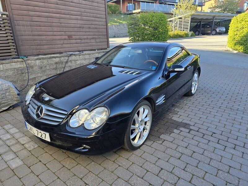 Svart Begagnad 2002 Mercedes SL500 Cab | 190 000 kr (Dyr) - Bild 1/4