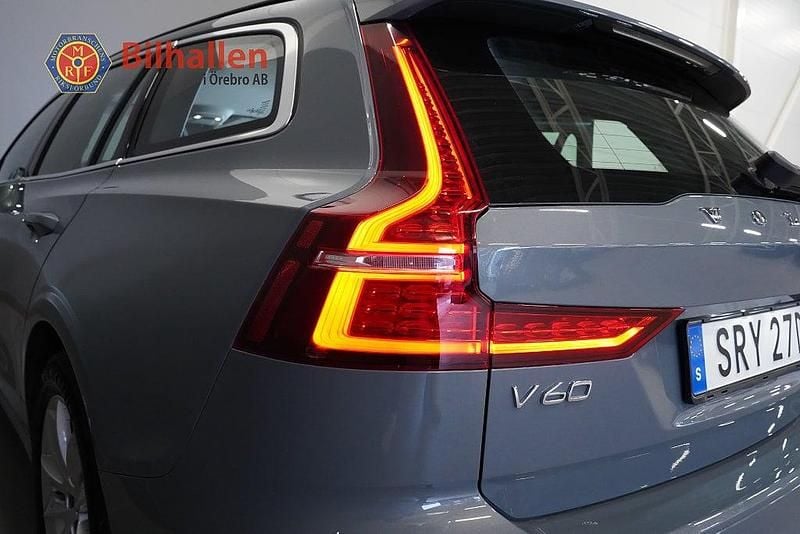 Begagnad Volvo V60 Momentum 197 HK (144 kW) 2021 Grå Kombi