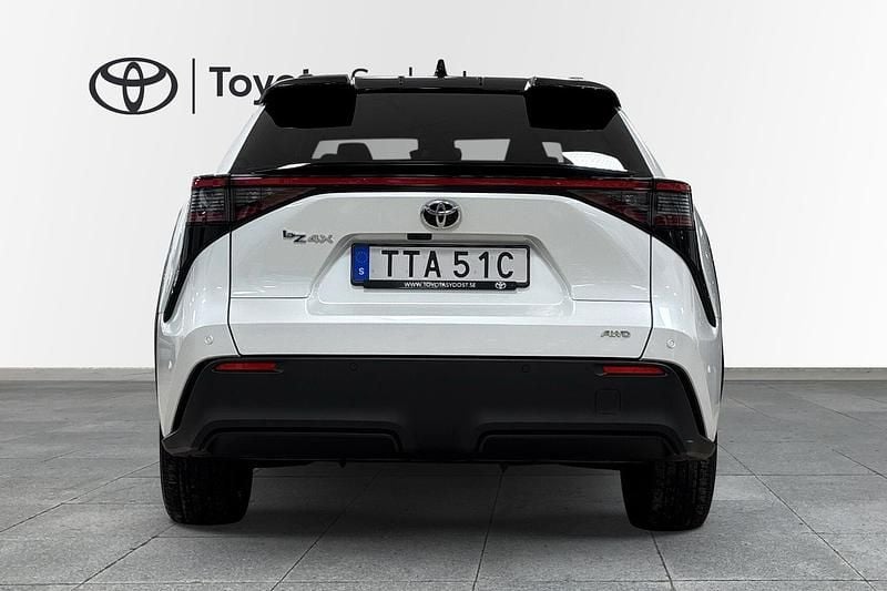 Begagnad Toyota bZ4X Executive 161 kW (219 HK) 2024 Vit SUV