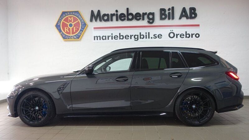 Grå Begagnad 2023 BMW M3 Competition Edition Kombi | 999 900 kr (Marknadspris) - Bild 1/4