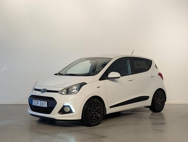 Vit Begagnad 2016 Hyundai i10 Halvkombi | 54 900 kr (Marknadspris) - Bild 1/4