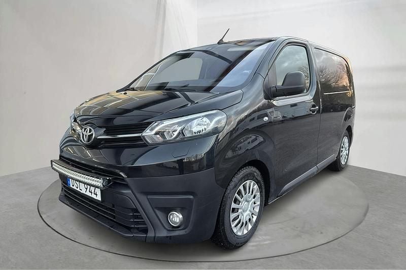 Svart Begagnad 2017 Toyota Proace Van | 90 000 kr (Superpris) - Bild 1/4