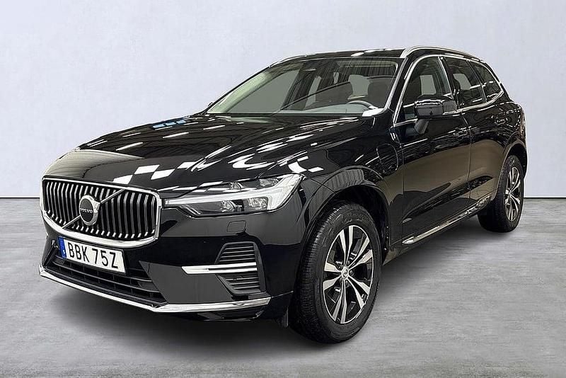 Svart Begagnad 2022 Volvo XC60 Core SUV | 369 000 kr (Bra pris) - Bild 1/4