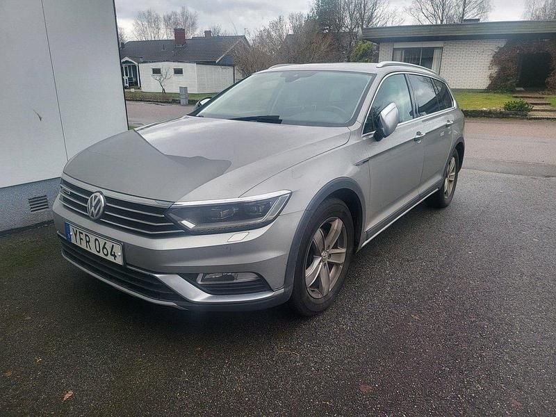Silver Begagnad 2017 VW Passat Alltrack Kombi | 155 000 kr (Marknadspris) - Bild 1/4
