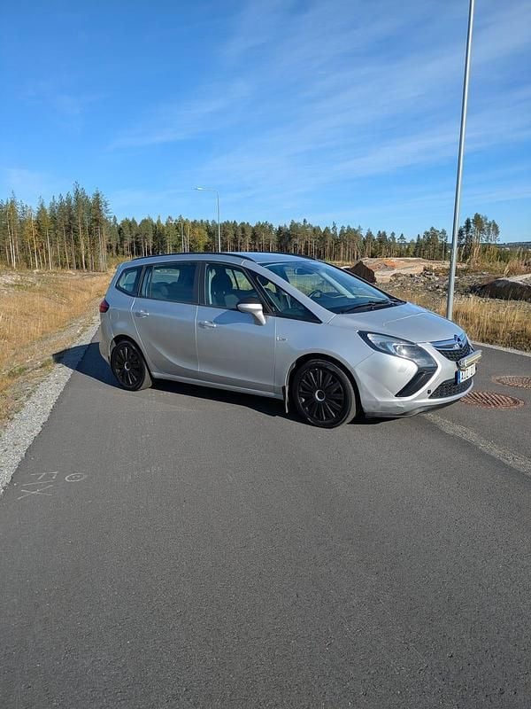 Begagnad Opel Zafira Tourer 130 HK (95 kW) 2012 Minibuss