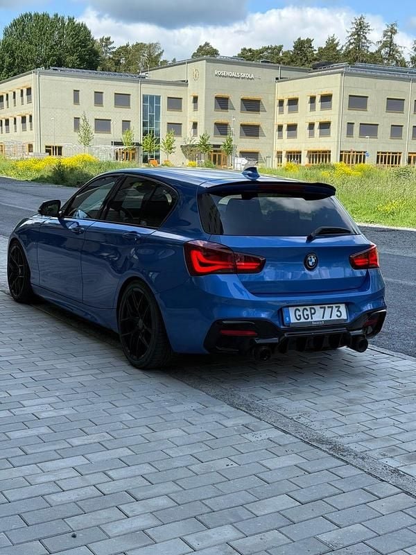 Begagnad BMW 118 Shadowline 136 HK (100 kW) 2018 Halvkombi