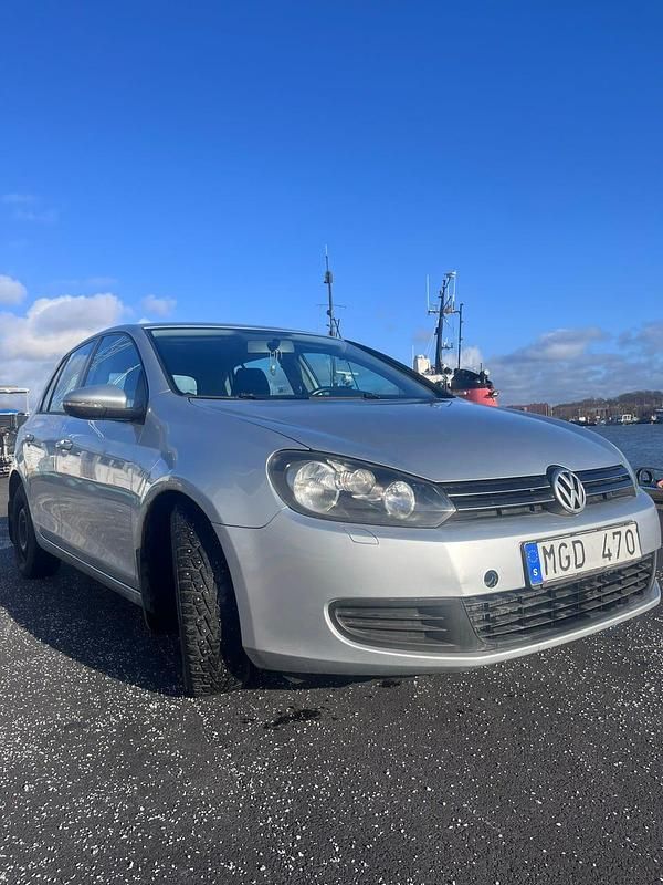 Begagnad VW Golf VII 105 HK (77 kW) 2012 Silver