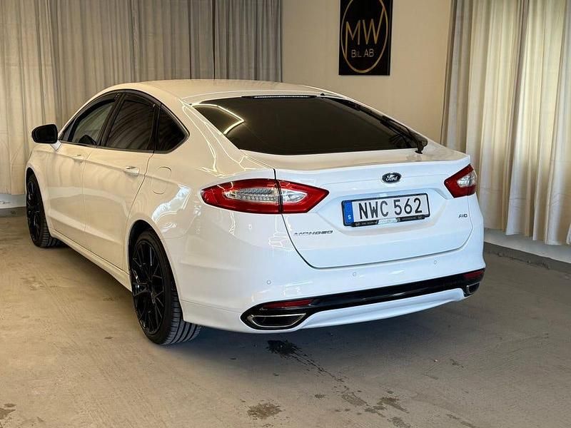 Begagnad Ford Mondeo 180 HK (132 kW) 2016 Vit Halvkombi