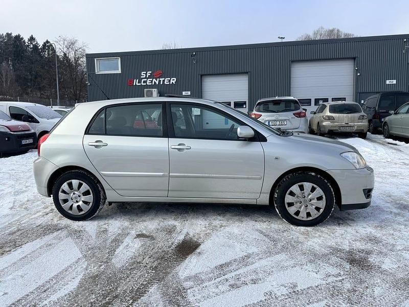 Begagnad Toyota Corolla 110 HK (80 kW) 2007 Silver