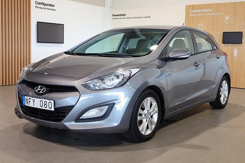 Grå Begagnad 2012 Hyundai i30 Halvkombi | 89 900 kr (Marknadspris) - Bild 1/4