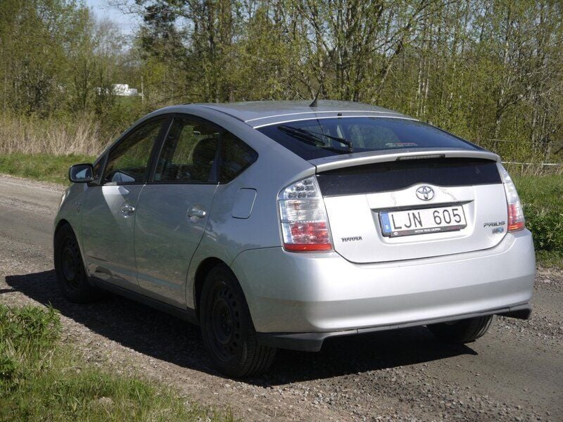 Silver Begagnad 2006 Toyota Prius Halvkombi | 29 000 kr (Bra pris) - Bild 1/4