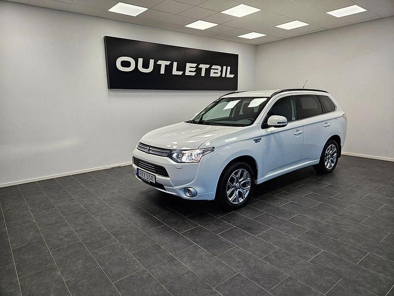 Vit Begagnad 2014 Mitsubishi Outlander P-HEV SUV | 144 900 kr (Marknadspris) - Bild 1/4