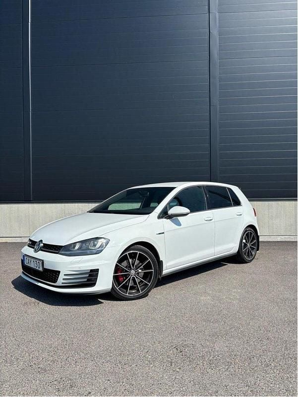 Vit Begagnad 2014 VW Golf VII GTD Halvkombi | 119 500 kr (Marknadspris) - Bild 1/4