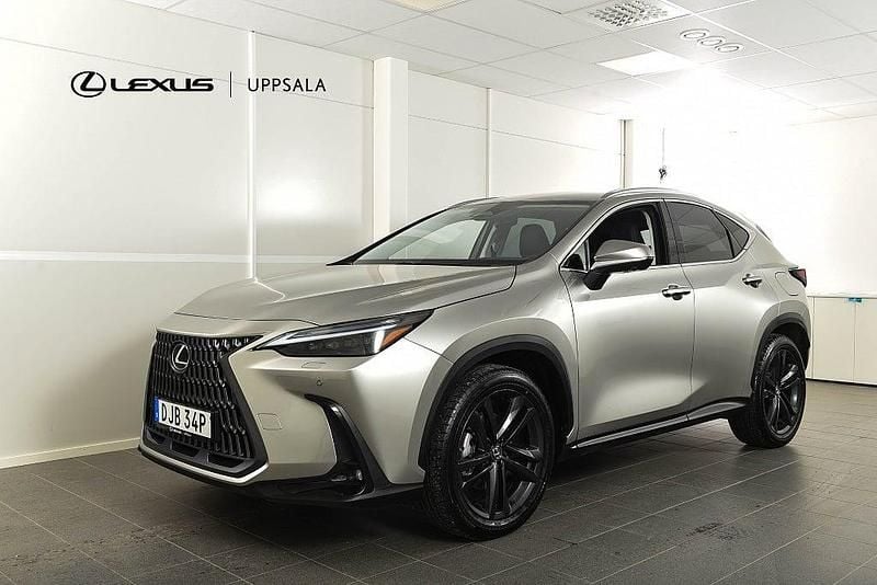 Ljusgrå Begagnad 2024 Lexus NX350h Executive Line SUV | 514 900 kr (Marknadspris) - Bild 1/4
