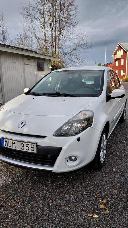 Vit Begagnad 2012 Renault Clio IV Halvkombi | 40 000 kr (Superpris) - Bild 1/3