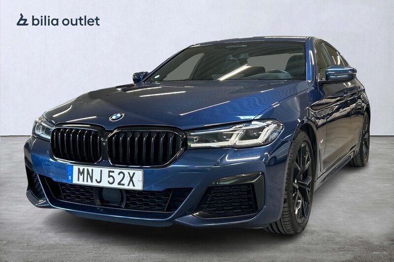 Blå Begagnad 2020 BMW 530 M Sport Sedan | 419 900 kr (Dyr) - Bild 1/3