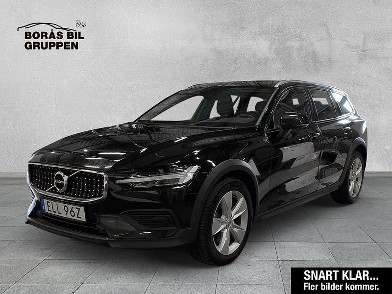 Svart Begagnad 2022 Volvo V60 CC Kombi | 289 000 kr (Bra pris) - Bild 1/3