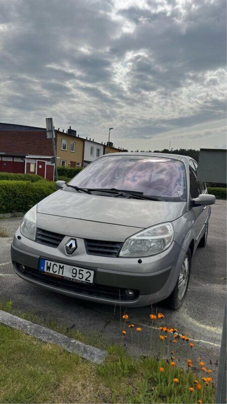 Grå Begagnad 2004 Renault Scénic II Minibuss | 14 900 kr (Marknadspris) - Bild 1/4