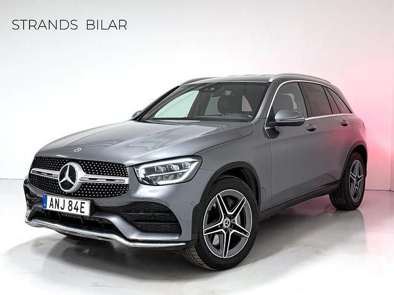 Grå Begagnad 2021 Mercedes GLC220 AMG SUV | 374 900 kr (Lite dyr) - Bild 1/4