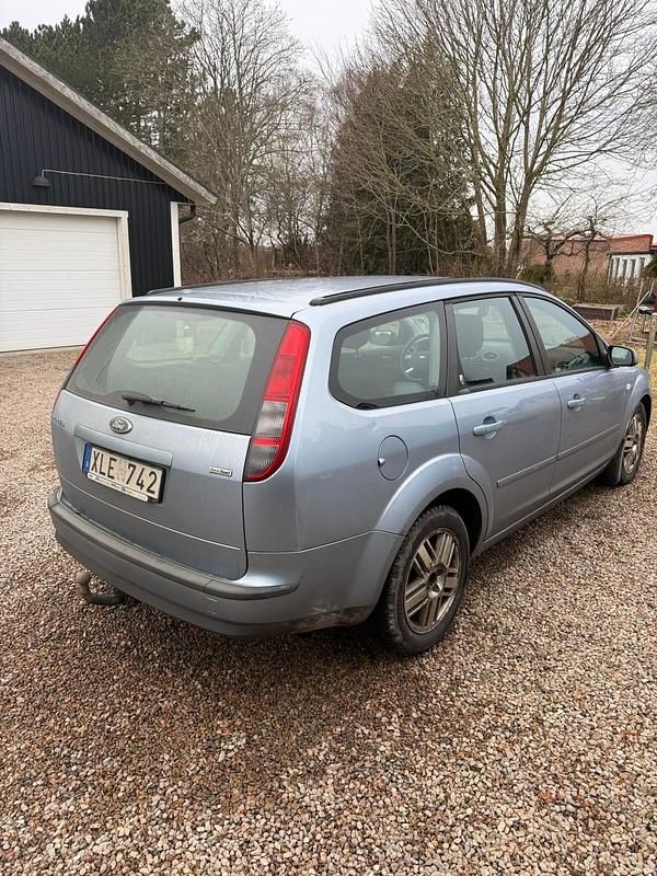 Begagnad Ford Focus 125 HK (91 kW) 2006 Kombi