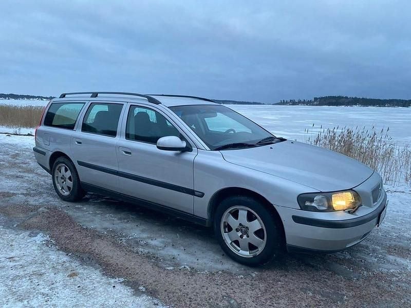 Begagnad 2002 Volvo V70 Kombi | 25 900 kr (Marknadspris) - Bild 1/4