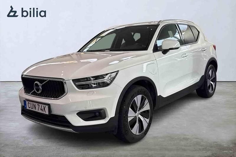 Vit Begagnad 2020 Volvo XC40 SUV | 309 900 kr (Bra pris) - Bild 1/1