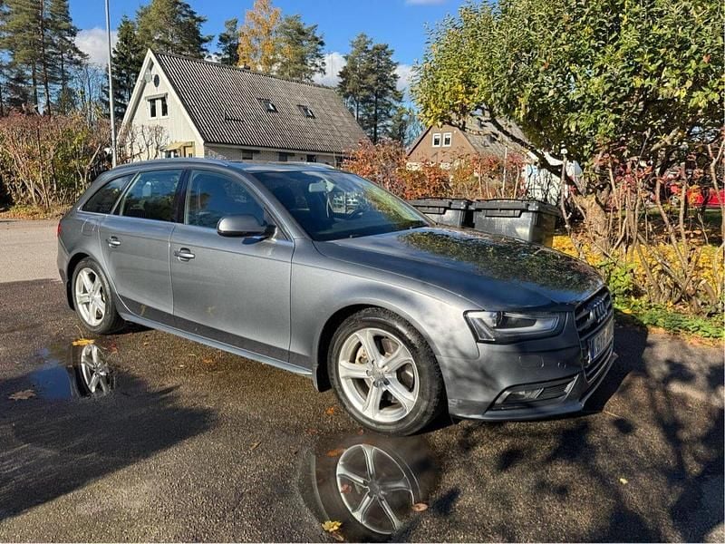 Grå Begagnad 2013 Audi A4 Kombi | 84 000 kr (Superpris) - Bild 1/4