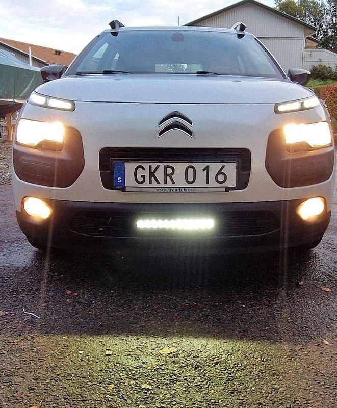 Vit Begagnad 2014 Citroën C4 Cactus PureTech Halvkombi | 65 000 kr (Marknadspris) - Bild 1/4