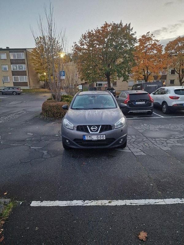 Grå Begagnad 2014 Nissan Qashqai SUV | 90 000 kr (Marknadspris) - Bild 1/4