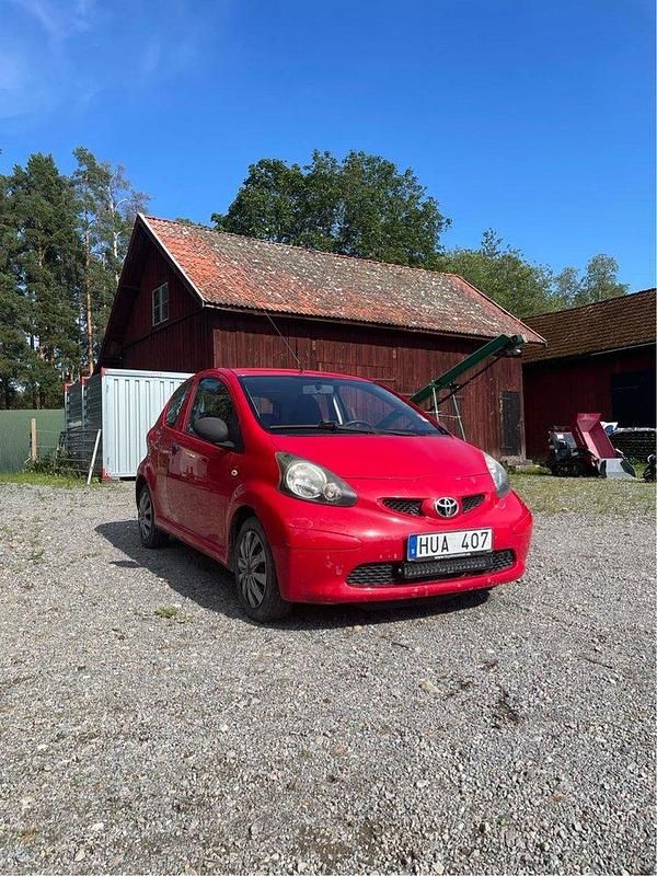 Röd Begagnad 2008 Toyota Aygo Halvkombi | 29 900 kr (Marknadspris) - Bild 1/4