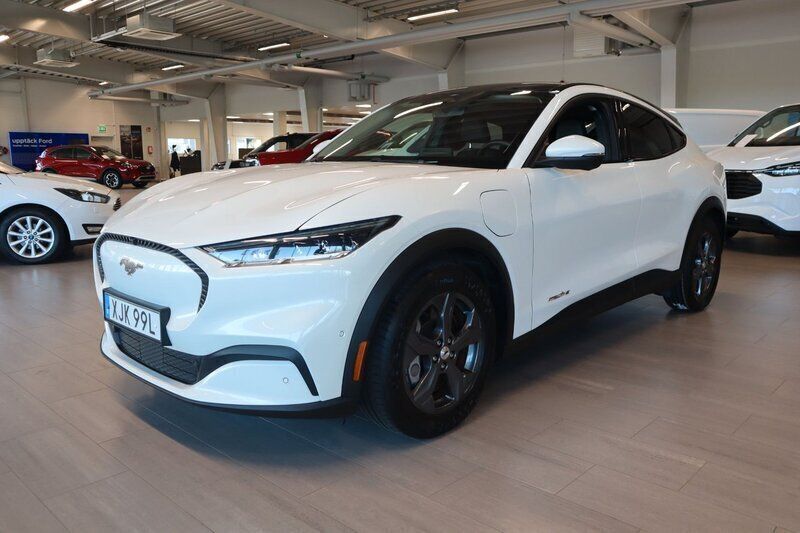 Vit Begagnad 2021 Ford Mustang Mach-E Standard Range SUV | 339 800 kr (Lite dyr) - Bild 1/4