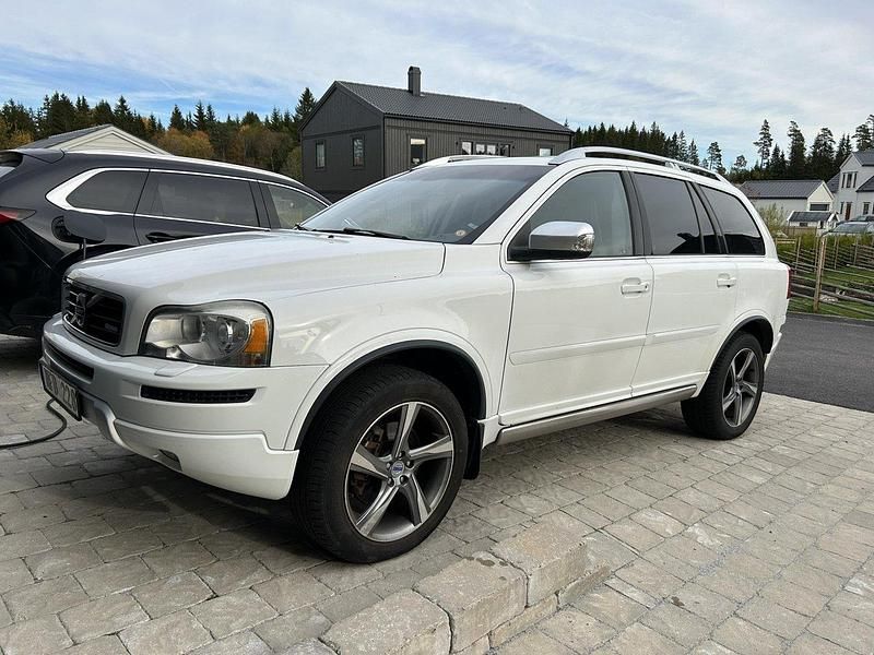 Vit Begagnad 2013 Volvo XC90 R-Design SUV | 129 000 kr (Marknadspris) - Bild 1/4