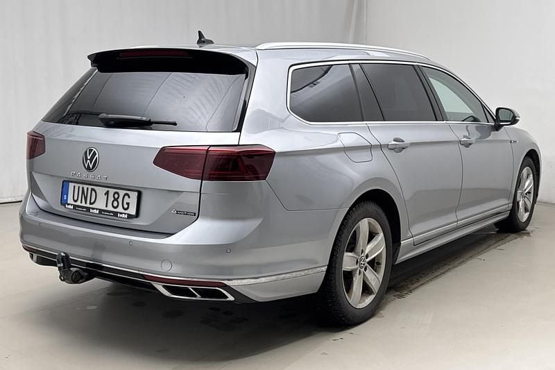 Begagnad VW Passat R-line 200 HK (147 kW) 2022 Silver Kombi