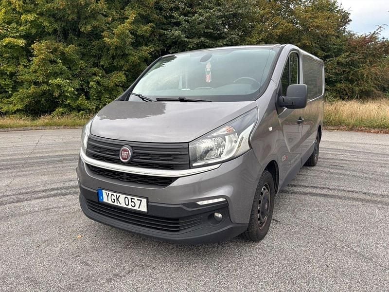 Grå Begagnad 2016 Fiat Talento Van | 77 000 kr - Bild 1/4