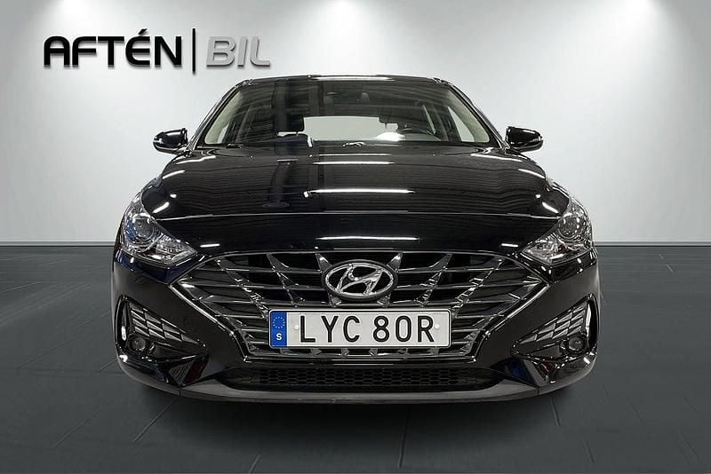 Begagnad Hyundai i30 Essential 120 HK (88 kW) 2020 Svart Halvkombi