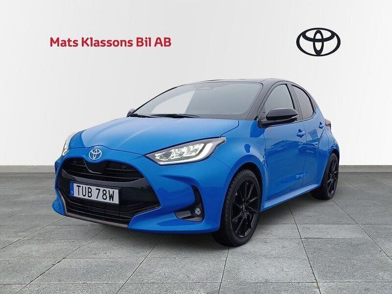 Blå Begagnad 2024 Toyota Yaris Hybrid Edition Halvkombi | 299 000 kr (Lite dyr) - Bild 1/4