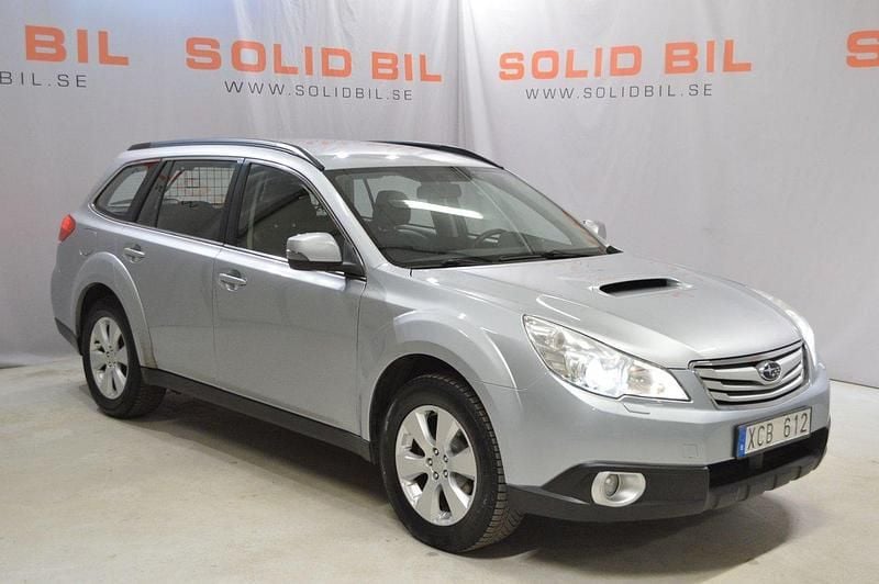 Silver Begagnad 2012 Subaru Outback SUV | 58 800 kr (Marknadspris) - Bild 1/4